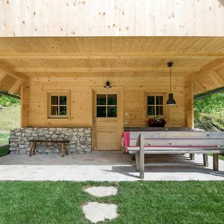 בית נופש Spacious Perfect For Families In The Julian Alps, Slovenia
